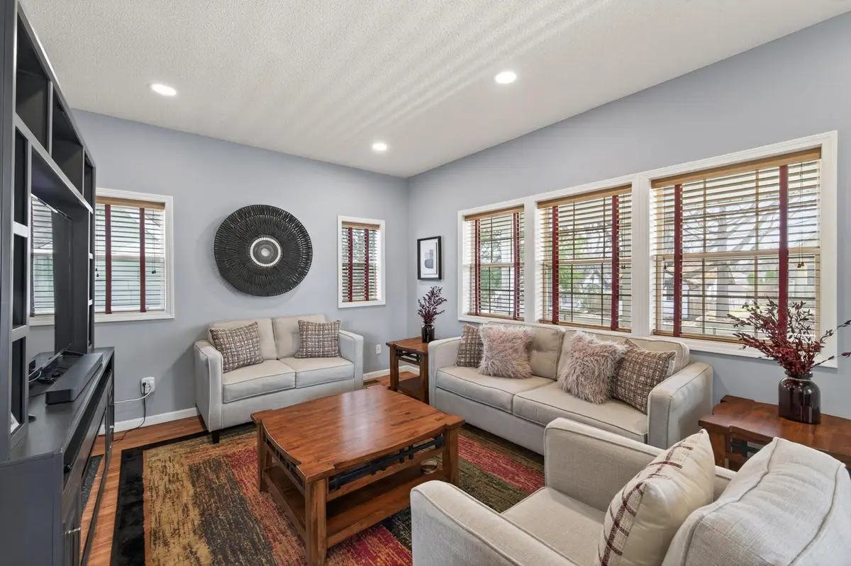 1109 Lawson Avenue E, Saint Paul, MN 55106 - #1
