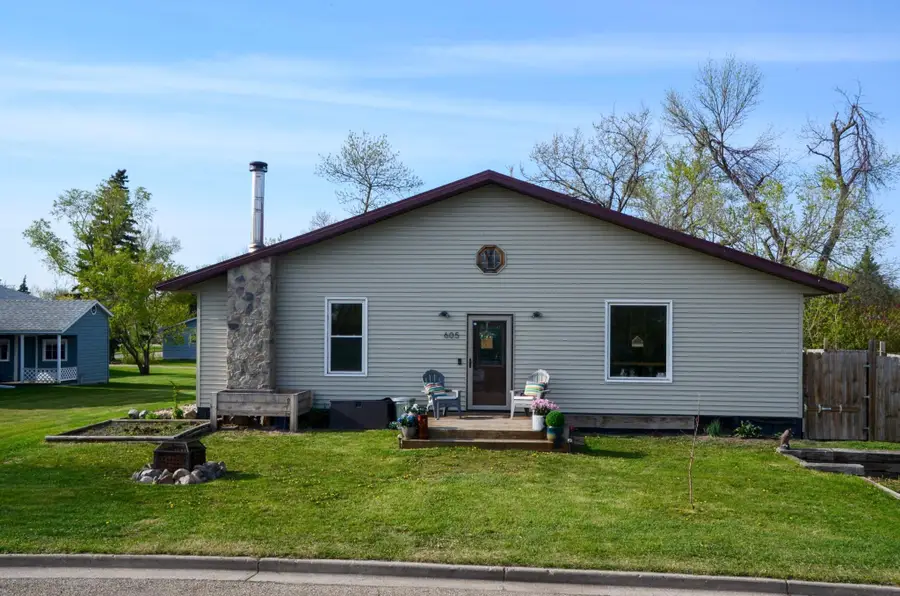605 Ingalls Avenue, Hope, ND 58046 - #2