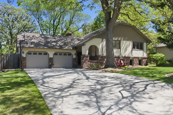 793 Torchwood Drive, New Brighton, MN 55112