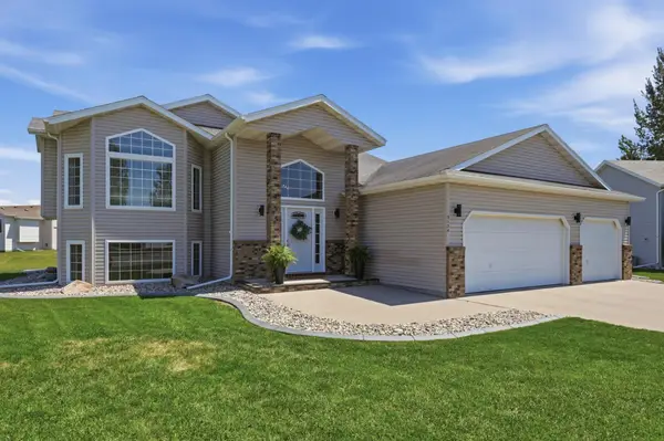 3124 11th Avenue S, Moorhead, MN 56560