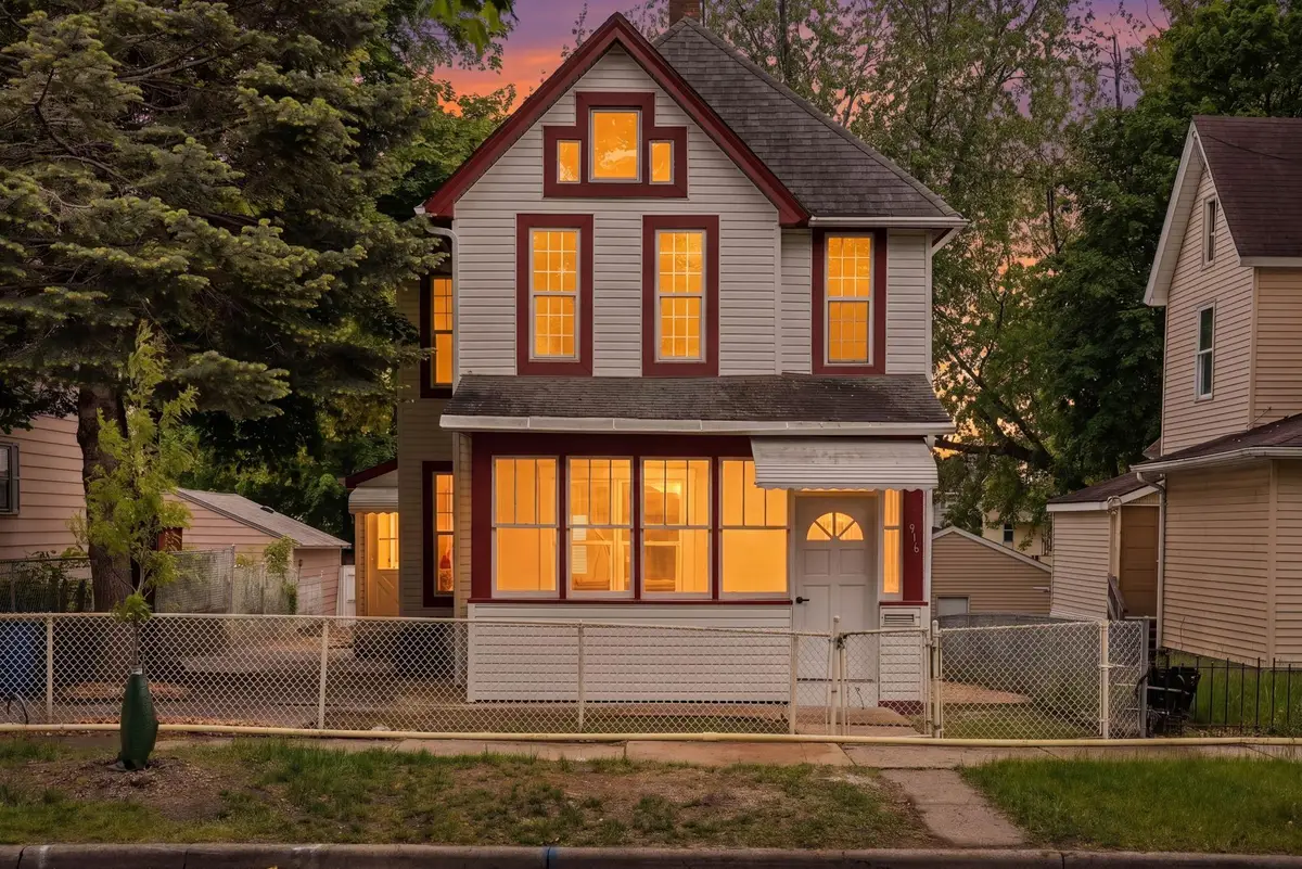 916 Magnolia Avenue E, Saint Paul, MN 55106 - #1