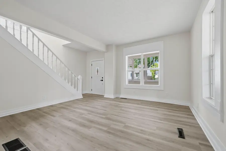 916 Magnolia Avenue E, Saint Paul, MN 55106 - #3