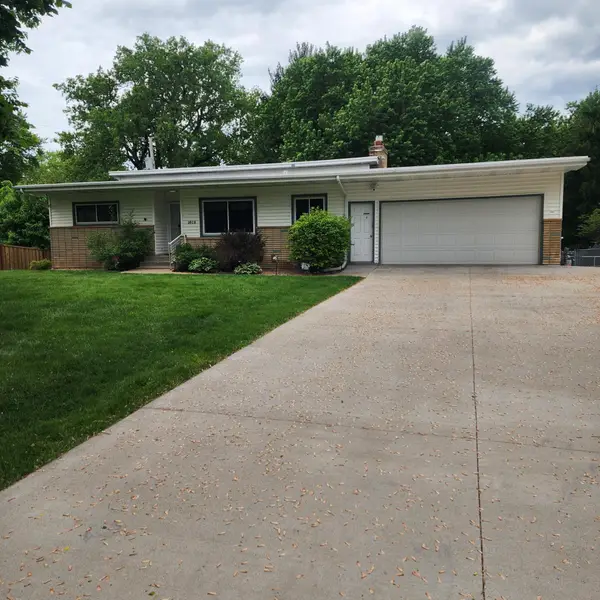 3019 Wheeler Street N, Roseville, MN 55113