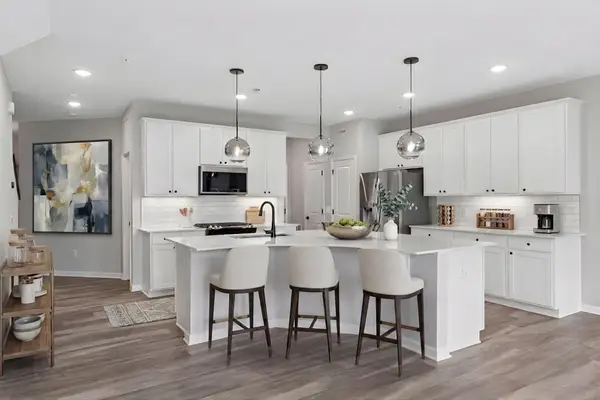 11276 Crestbury Drive, Woodbury, MN 55129