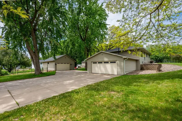 12715 27th Avenue N, Plymouth, MN 55441