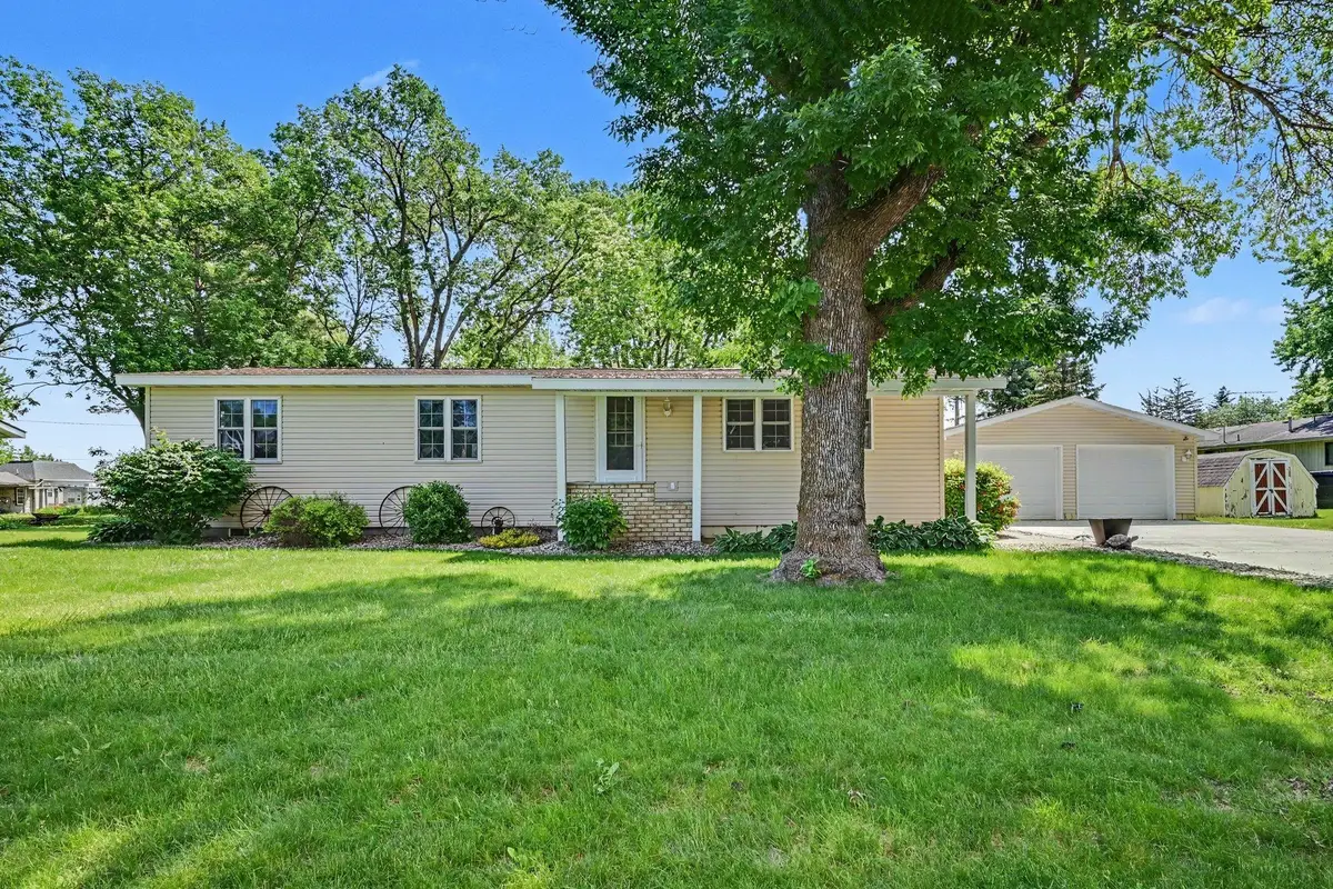 321 N State Avenue, Le Center, MN 56057 - #1