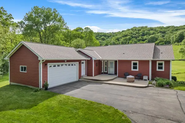 S3531 Bobcat Trail, Fountain City, WI 54629