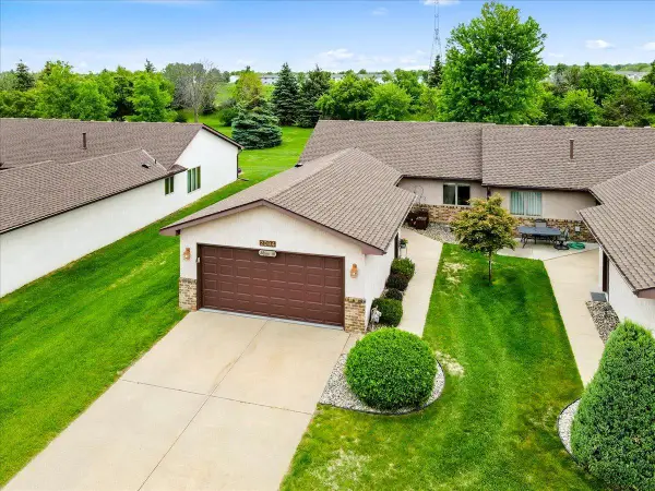 2084 Vierling Drive E, Shakopee, MN 55379