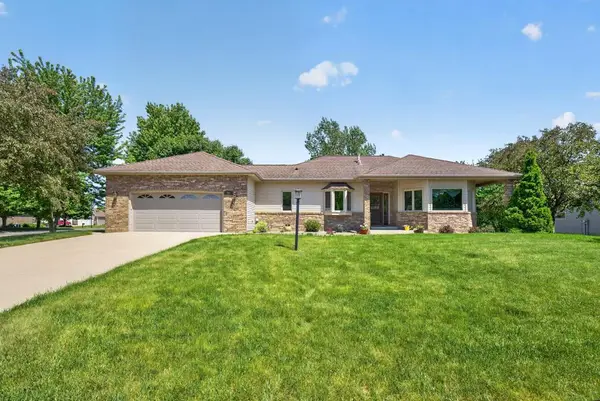 801 Grandview Court Se, Stewartville, MN 55976