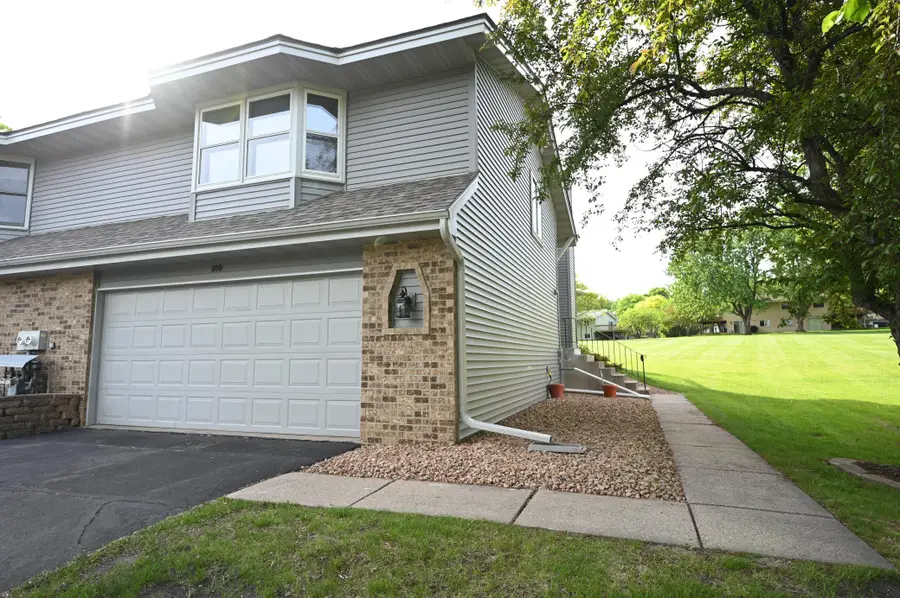 800 Buckingwood Court, Chanhassen, MN 55317 - #2