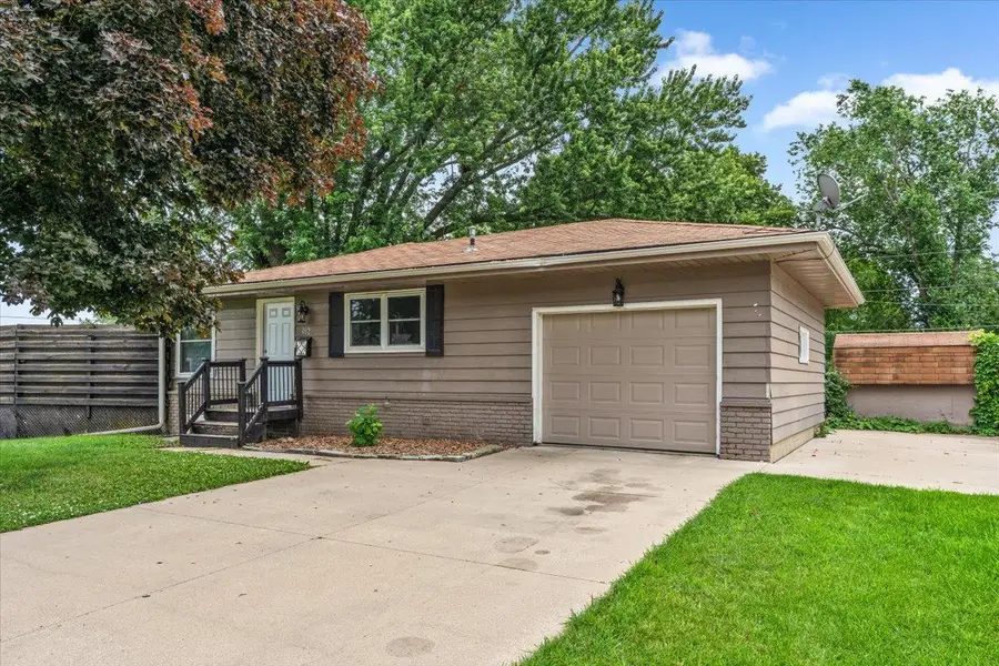 402 Sunset Court Ne, Stewartville, MN 55976 - #3