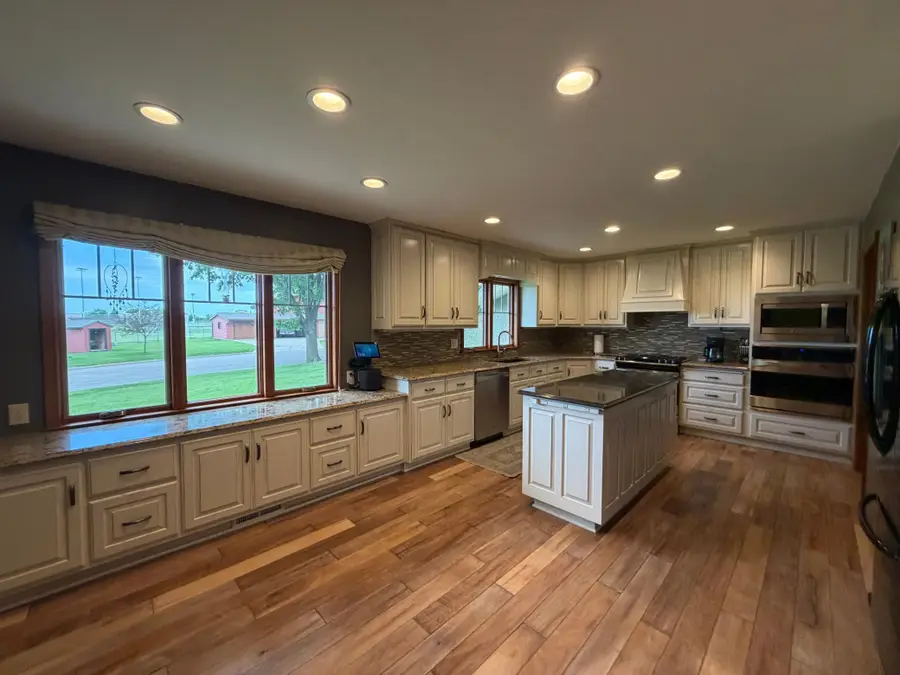 306 S Fairview Drive, Luverne, MN 56156 - #2