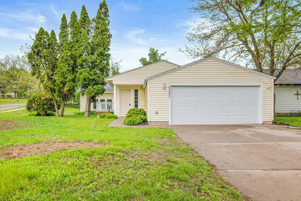 6262 7th Street N, Oakdale, MN 55128