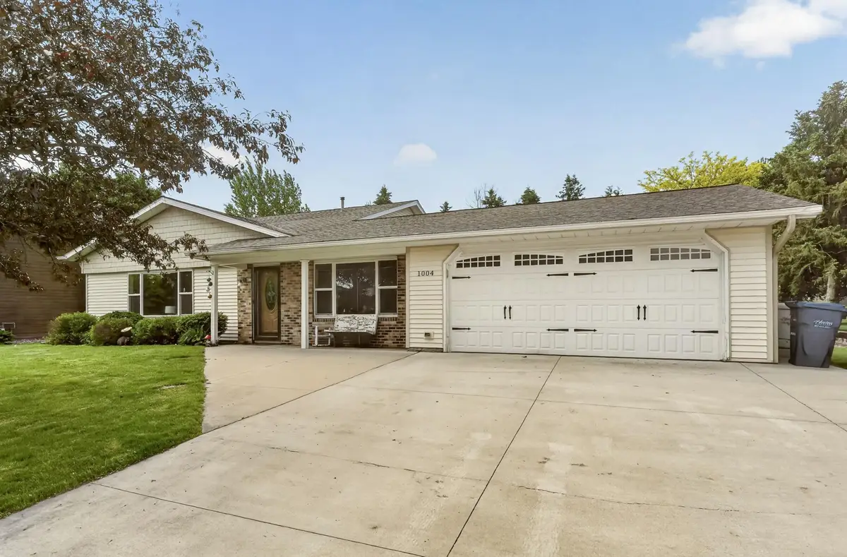 1004 6th Street Nw, Dodge Center, MN 55927 - #1