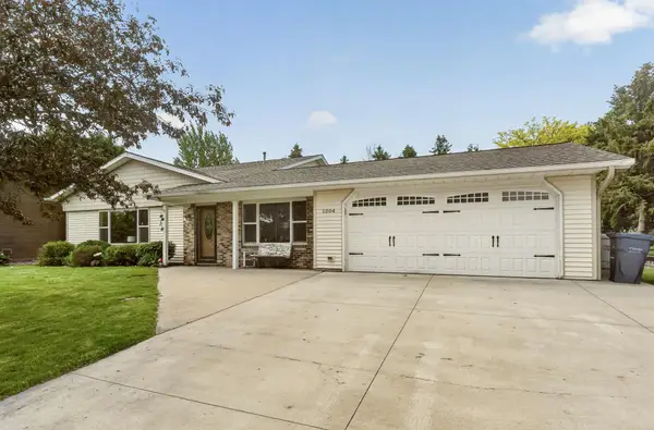 1004 6th Street Nw, Dodge Center, MN 55927
