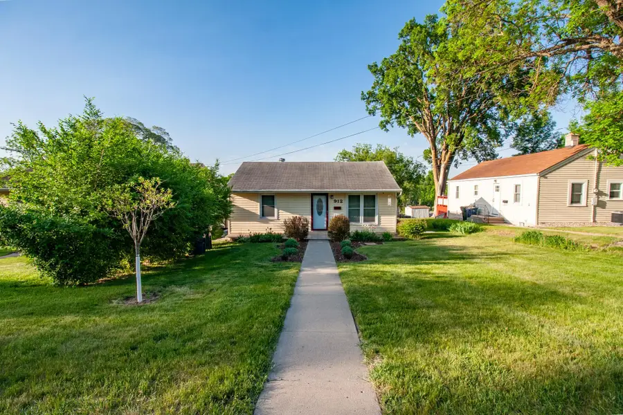 912 E Highland Avenue, Fergus Falls, MN 56537 - #2