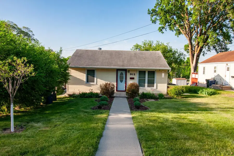 912 E Highland Avenue, Fergus Falls, MN 56537 - #3
