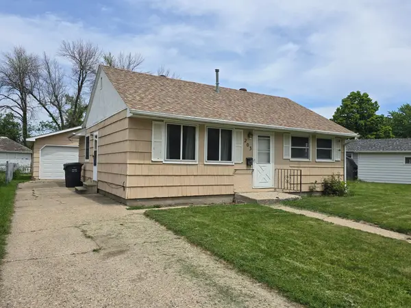 203 Thomas Avenue, Worthington, MN 56187