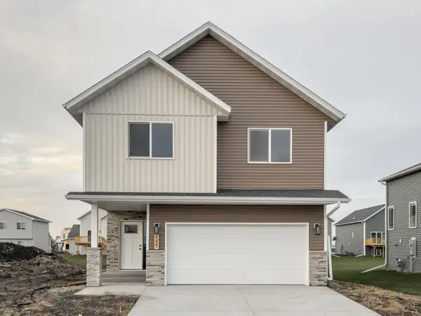 6227 87th Avenue S, Horace, ND 58047