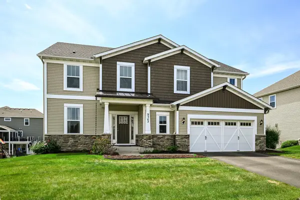 9343 Compass Pointe Road, Woodbury, MN 55129