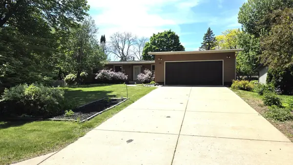 8009 Edgewood Avenue N, Brooklyn Park, MN 55445