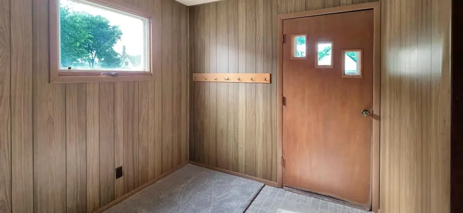562 South Street, Wabasso, MN 56293 - #3