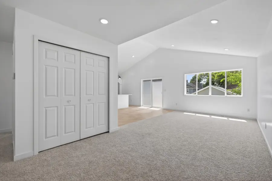 714 E Hawthorne Avenue E, Saint Paul, MN 55106 - #3