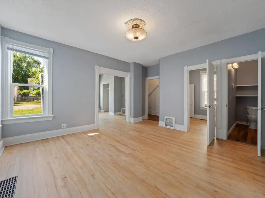 937 Thomas Avenue, Saint Paul, MN 55104 - #3