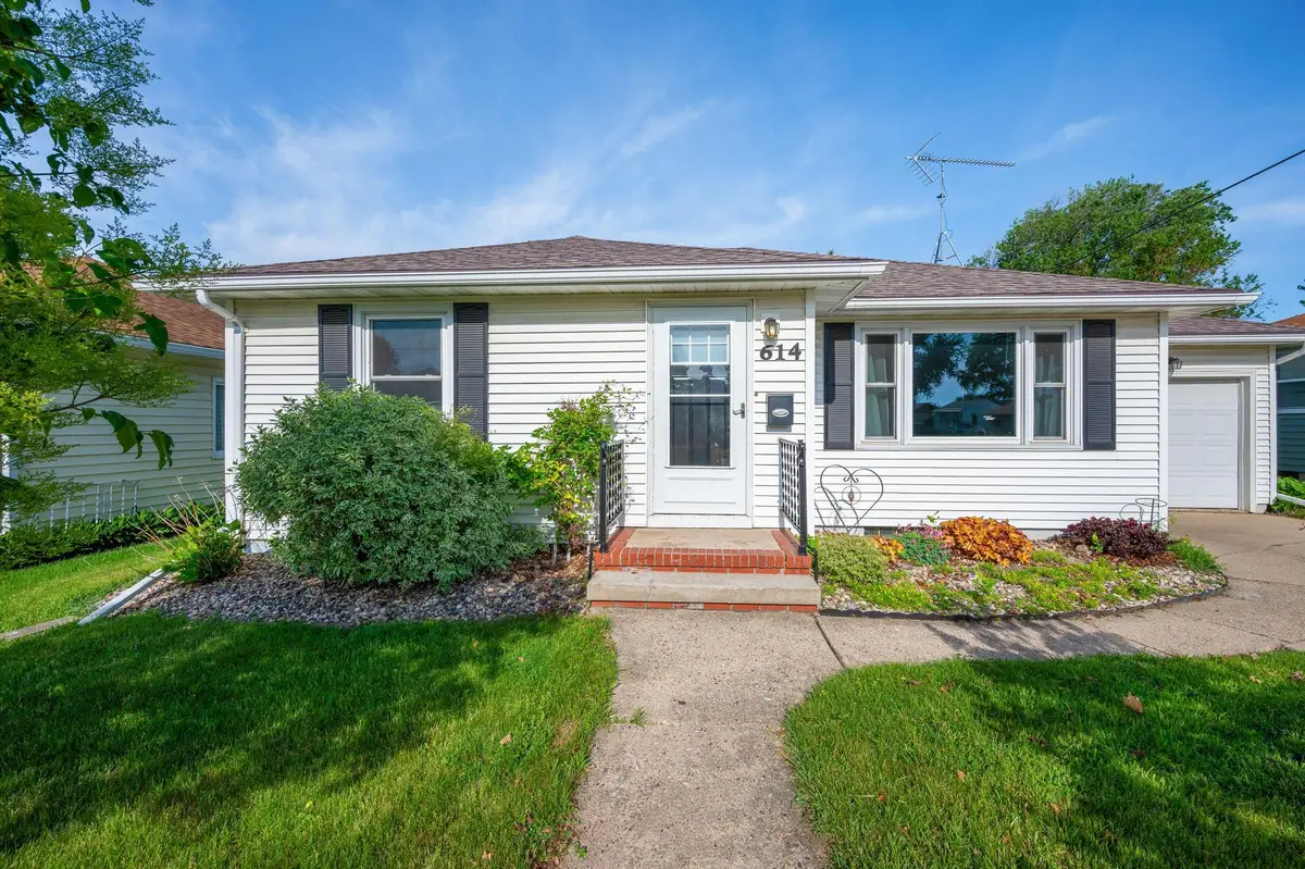 614 Highland Avenue, Fairmont, MN 56031 - #1