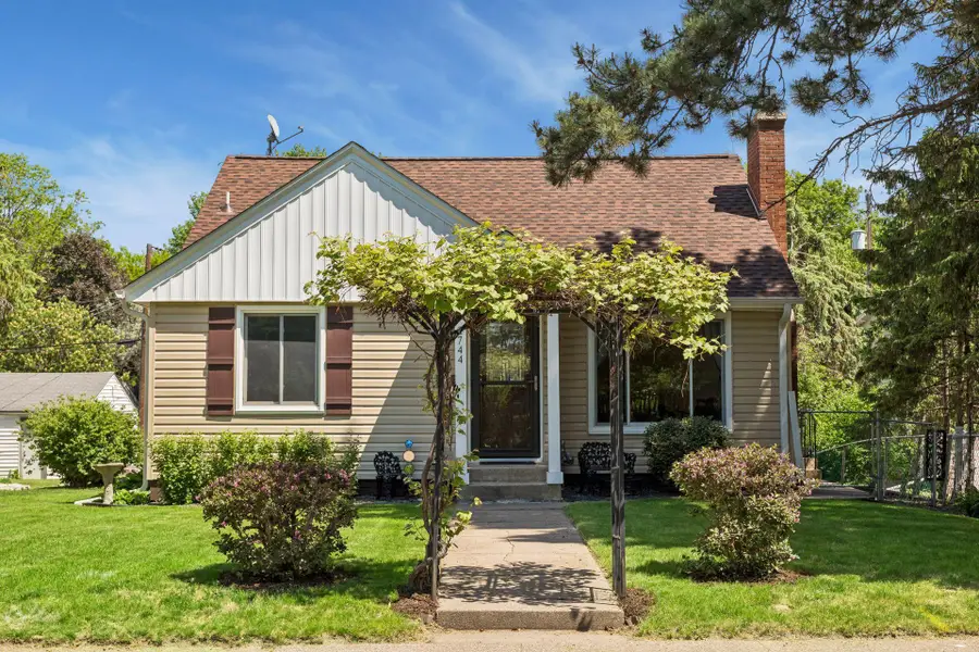 2744 Zenith Avenue N, Robbinsdale, MN 55422 - #3