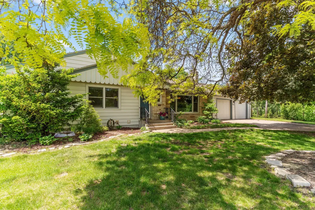 987 Chippewa Avenue, Mendota Heights, MN 55118 - #1