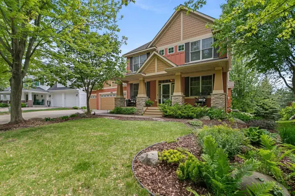 2297 Fieldstone Curve, Woodbury, MN 55129