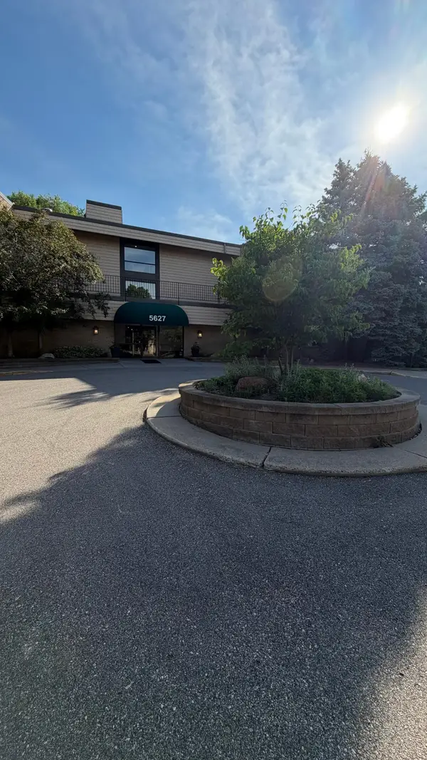 5627 Green Circle Drive #219, Hopkins, MN 55343