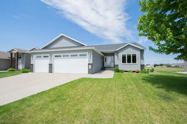 5467 47th Avenue S, Fargo, ND 58104