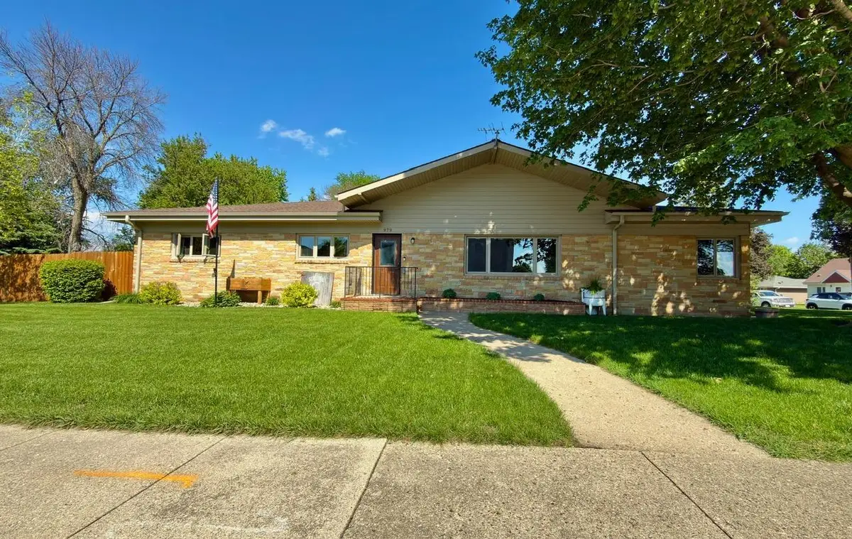 979 S Prairie Avenue, Fairmont, MN 56031 - #1