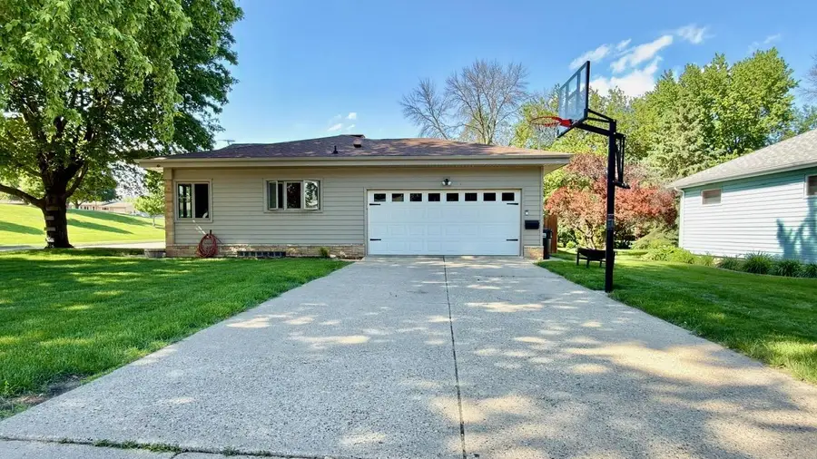 979 S Prairie Avenue, Fairmont, MN 56031 - #2