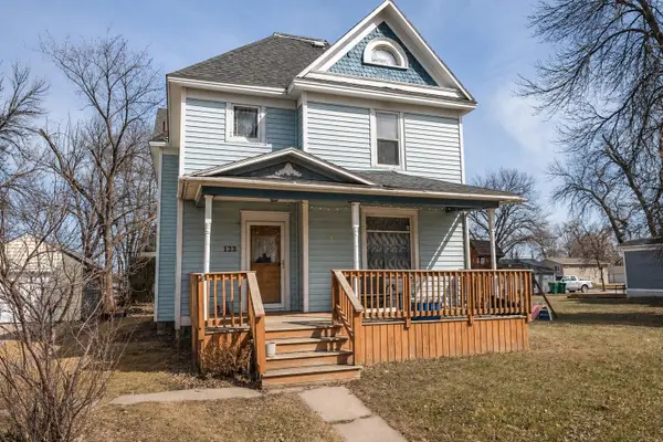 122 4th Avenue Ne, Mayville, ND 58257