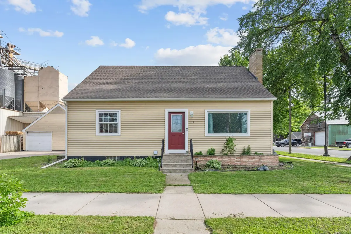 125 W Church Street, Belle Plaine, MN 56011 - #1
