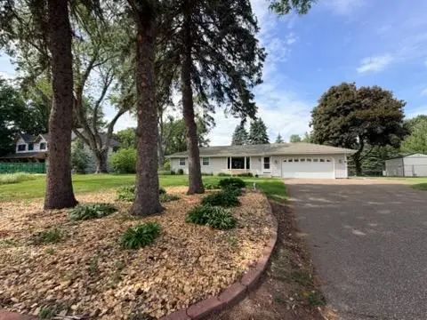 15700 5th Avenue N, Plymouth, MN 55447