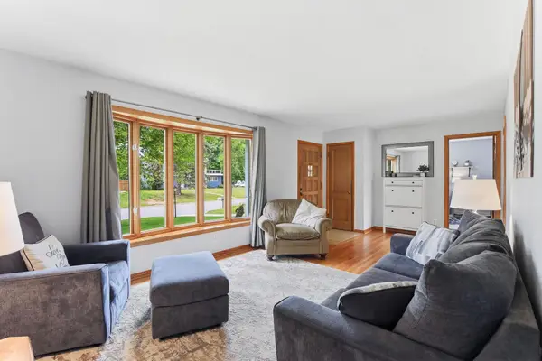 2968 Asbury Street, Roseville, MN 55113