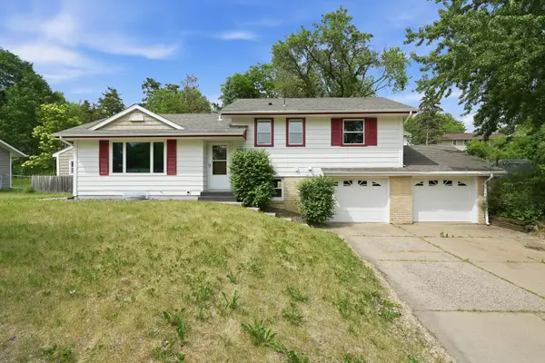 7944 Hillside Trail S, Cottage Grove, MN 55016