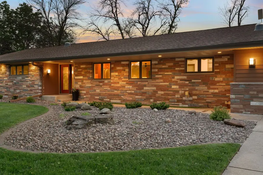 706 23rd Street Sw, Austin, MN 55912 - #2