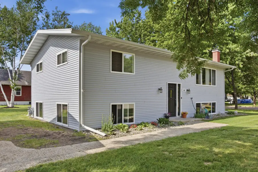 304 6th Avenue Se, Barnesville, MN 56514 - #2
