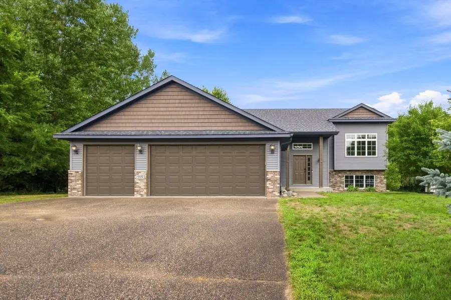 909 Winsome Way Ne, Isanti, MN 55040 - #2