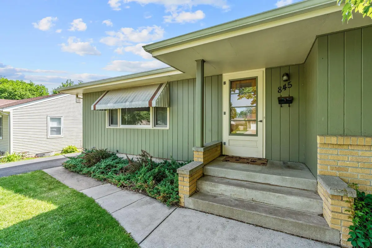 845 Spencer Street S, Shakopee, MN 55379 - #1