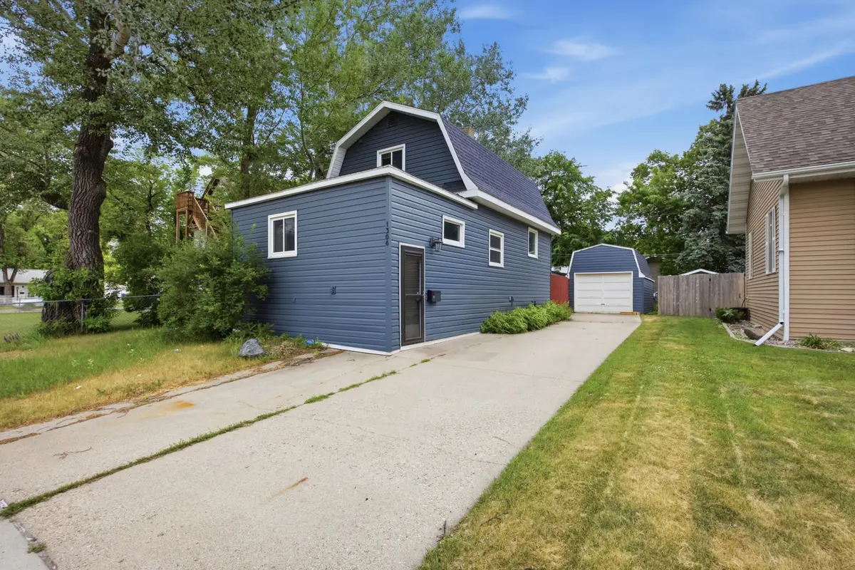 1306 18th Street S, Fargo, ND 58103 - #1