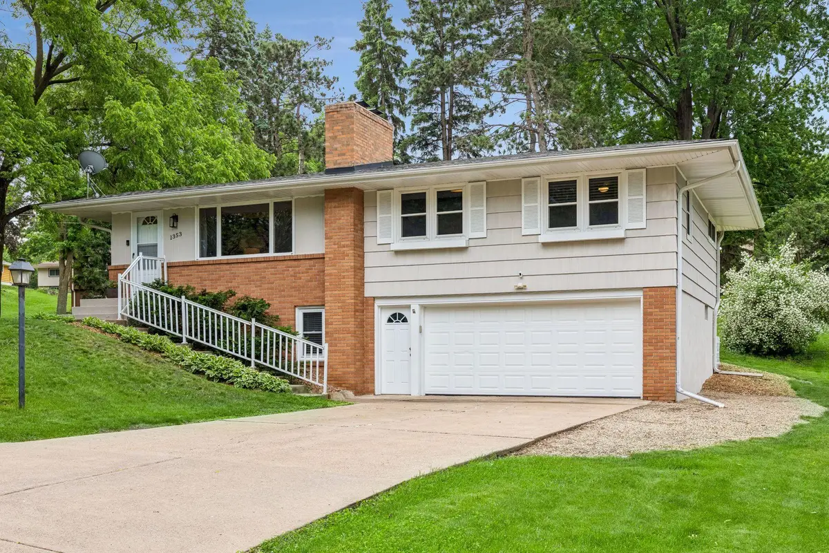 1353 Hillcrest Drive Ne, Fridley, MN 55432 - #1