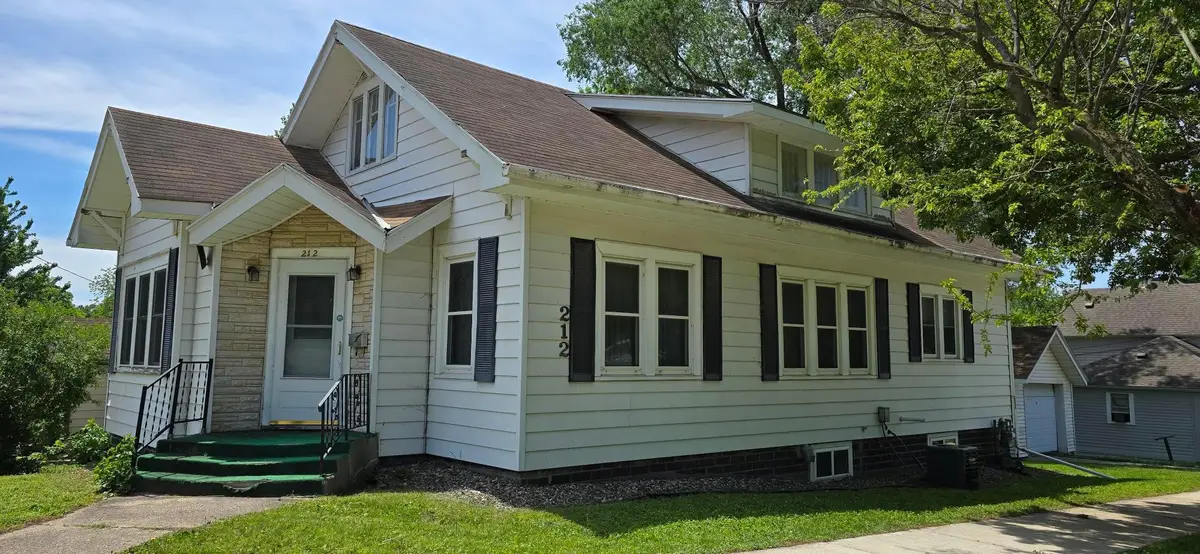 212 E 5th Street, Albert Lea, MN 56007 - #1