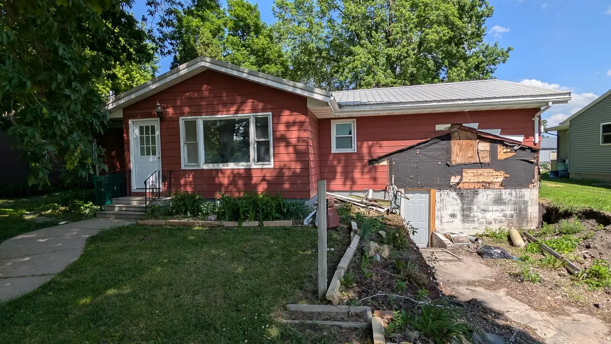 781 4th Avenue Se, Wells, MN 56097 - #1