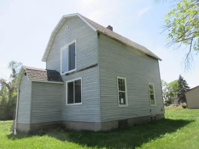 203 4th Street Sw, Hillsboro, ND 58045 - #2